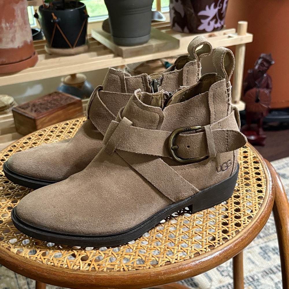 UGG Wilma ankle boots. Size 5.5.
